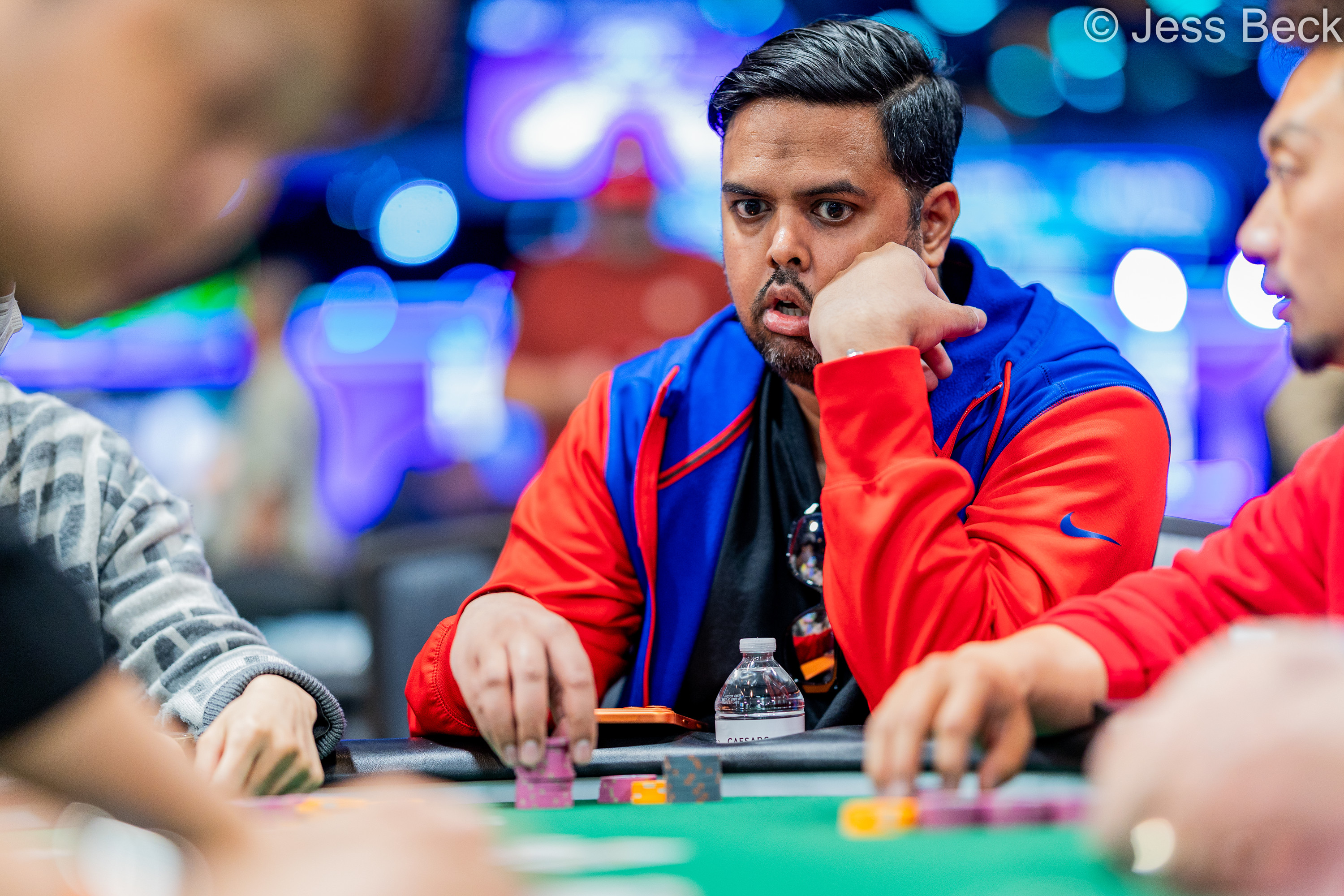 WSOP 主赛事泡沫期上演“清一色”VS“葫芦”的世纪对决 - 大发娱乐官网