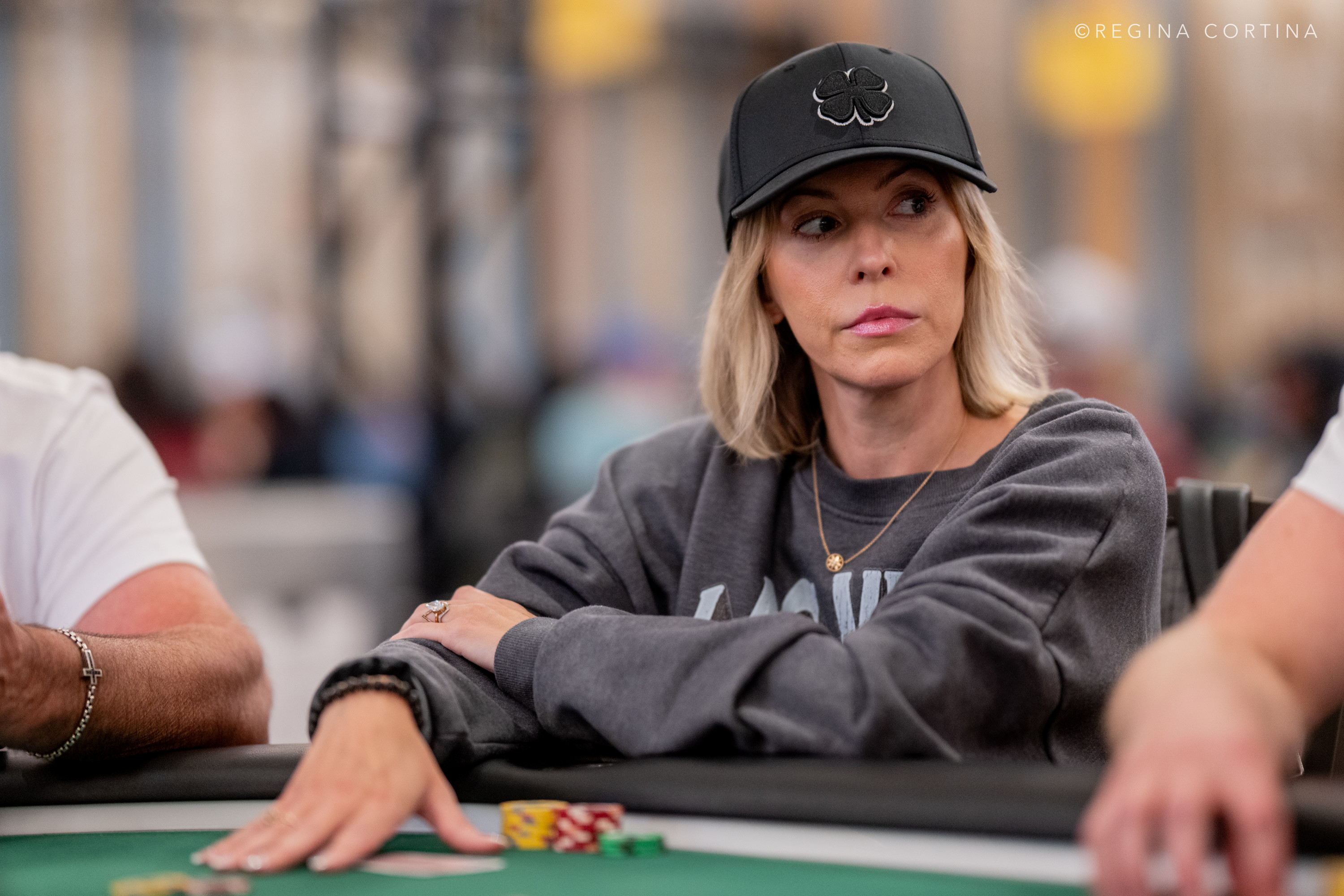 WSOP 主赛事惊天冷手：Set vs Set vs Aces 的三重对决 - 大发娱乐官网