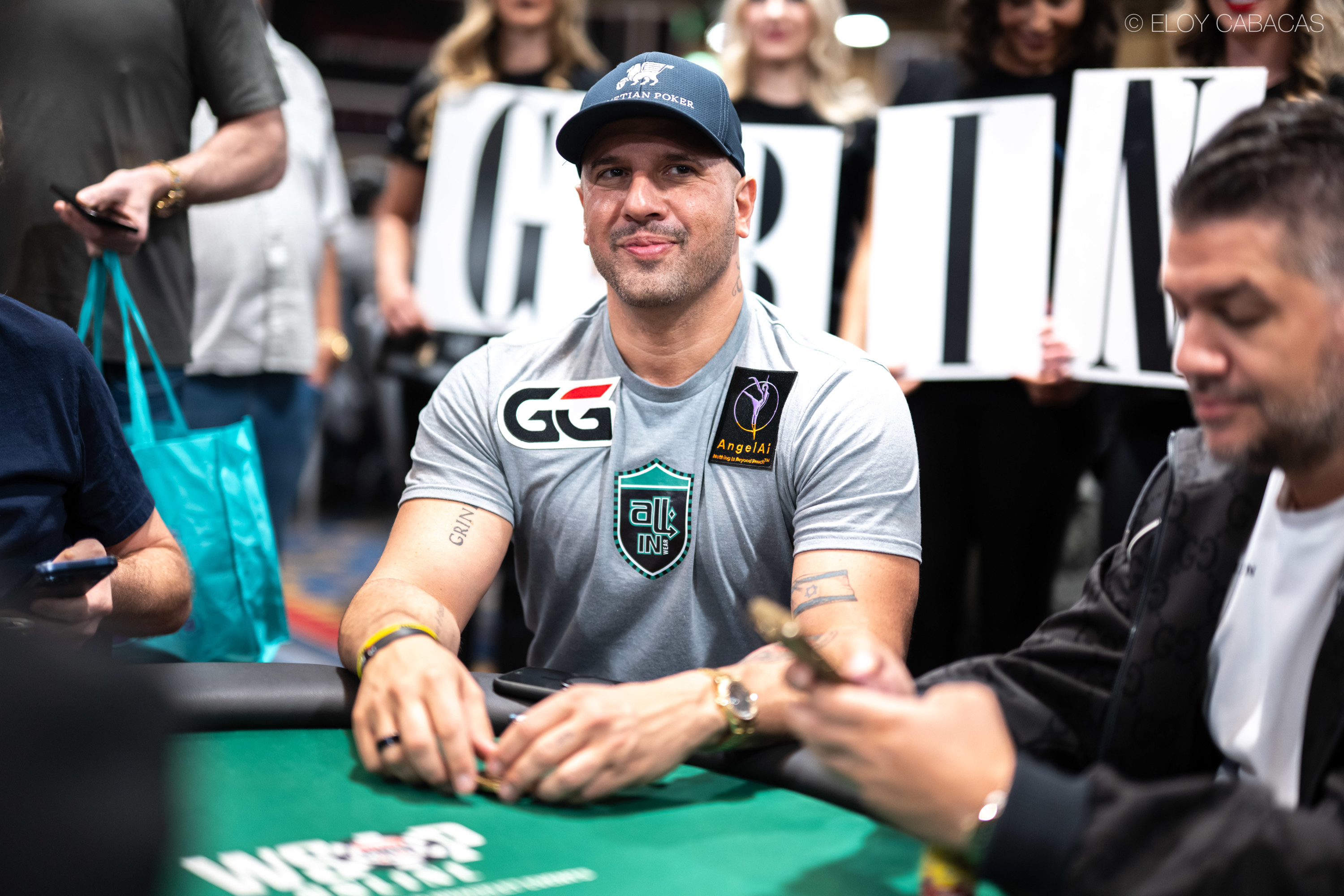 卫冕冠军Mizrachi在WSOP主赛事中强势翻盘：面对四条仍坚挺 - 大发娱乐登录