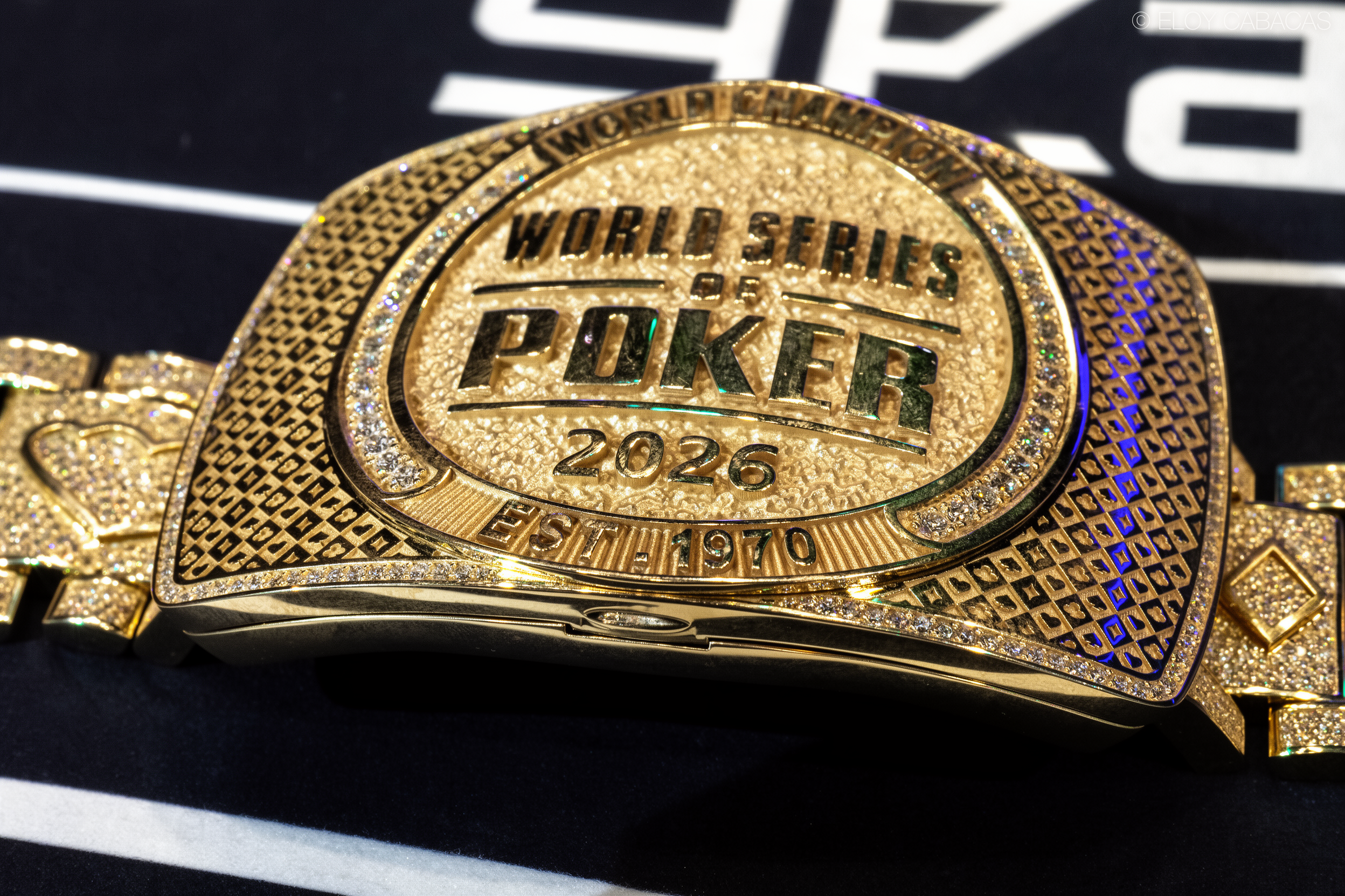 WSOP 主赛事首日淘汰战：六高底牌玩家豪赌全军覆没的心理博弈解析 - 大发娱乐